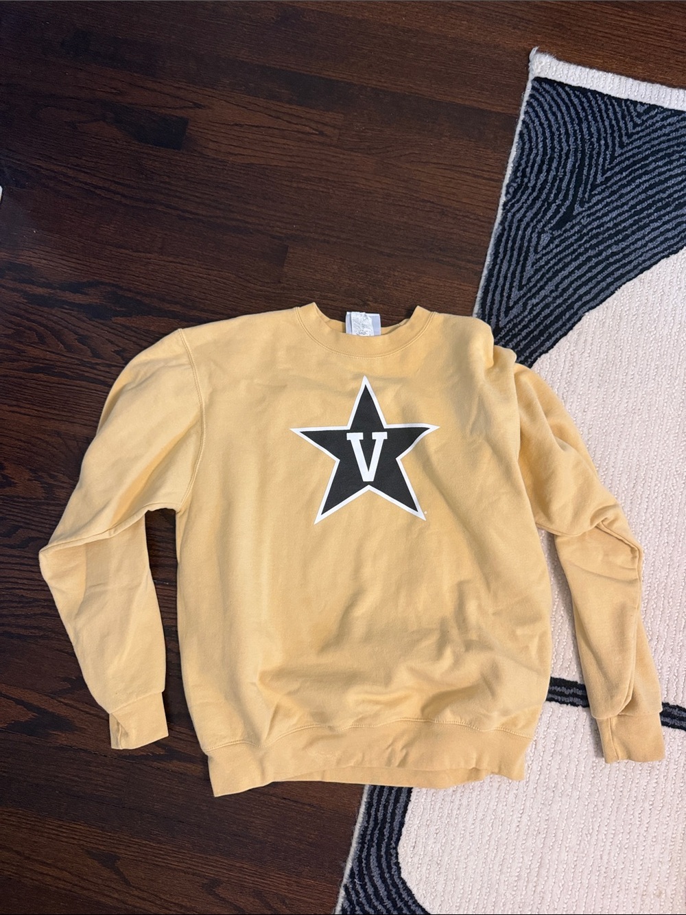 V Star Yellow Crewneck Sweatshirt - Men's Casual Pullover